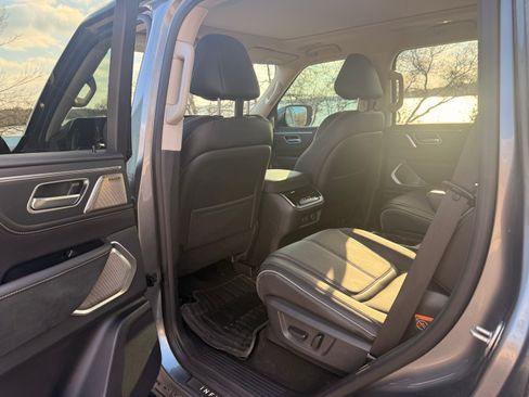 Used 2025 INFINITI QX80 Sensory image 11
