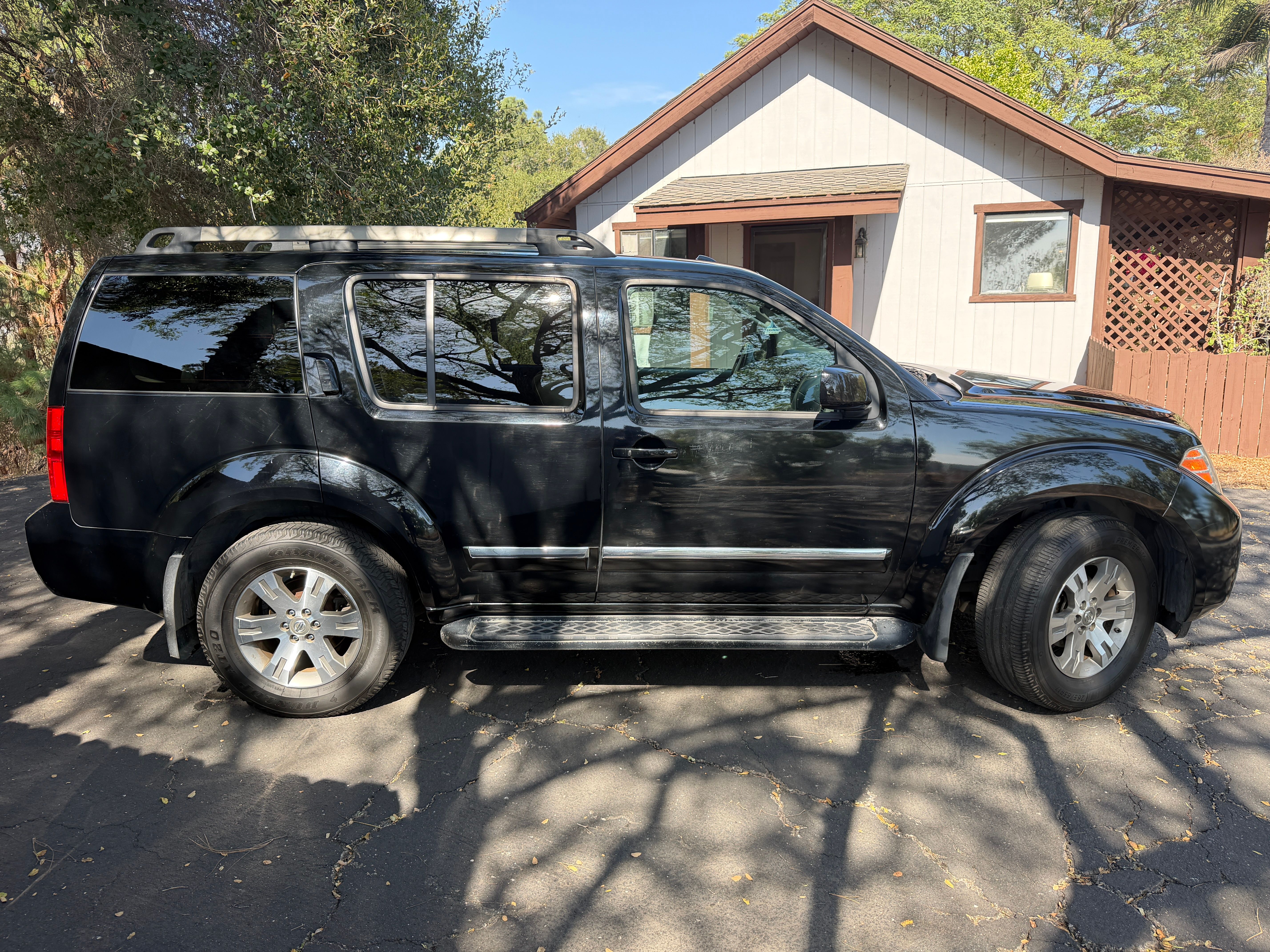 Used 2012 Nissan Pathfinder Silver RWD image 6