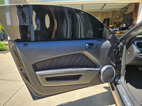 Used 2010 Ford Mustang GT RWD image 9