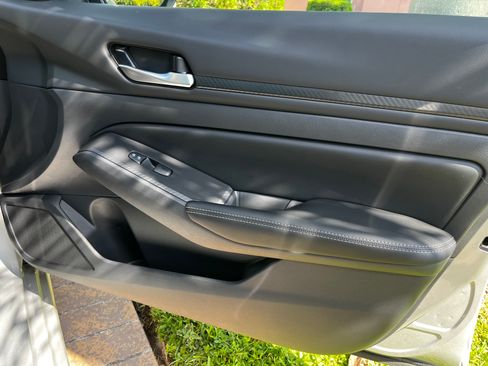 Used 2025 Nissan Altima 2.5 SV image 17