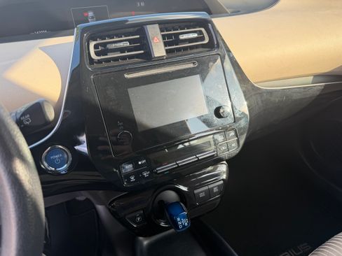 Used 2017 Toyota Prius Two image 8