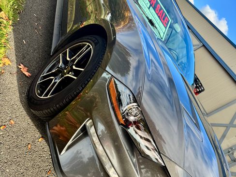 Used 2018 Ford Mustang Premium image 9