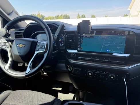 Used 2024 Chevrolet Silverado 2500 LT w/ Convenience Package image 16