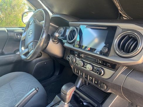 Used 2016 Toyota Tacoma TRD Off-Road image 21