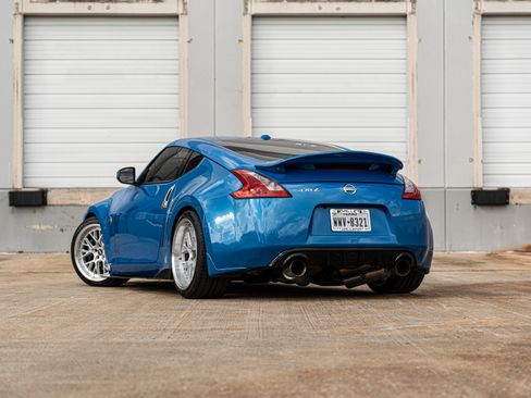 Used 2009 Nissan 370Z Touring w/ Sport Pkg image 4