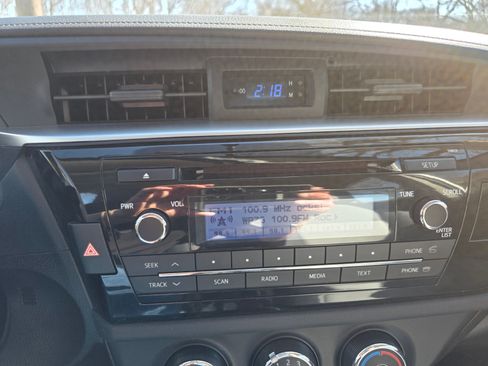 Used 2015 Toyota Corolla L image 18