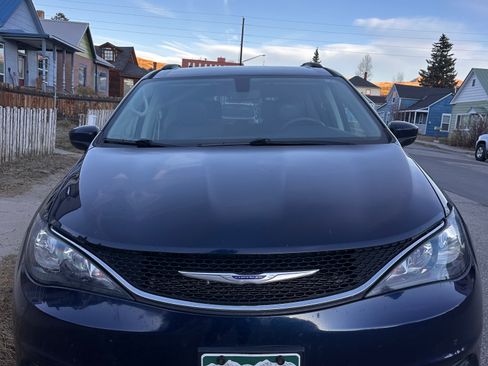 Used 2020 Chrysler Voyager Lxi image 4