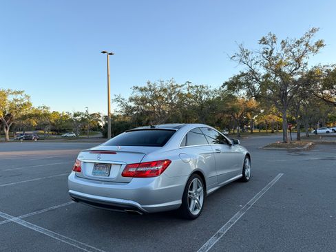 Used 2011 Mercedes-Benz E 550 Coupe image 5
