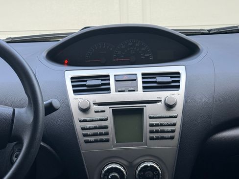 Used 2010 Toyota Yaris Sedan image 8