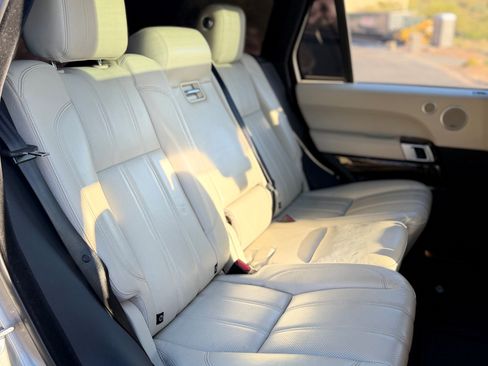 Used 2017 Land Rover Range Rover HSE image 15