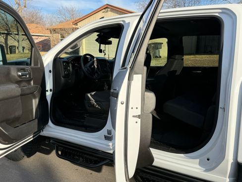 Used 2024 Chevrolet Silverado 2500 Custom w/ Custom Value Package image 14