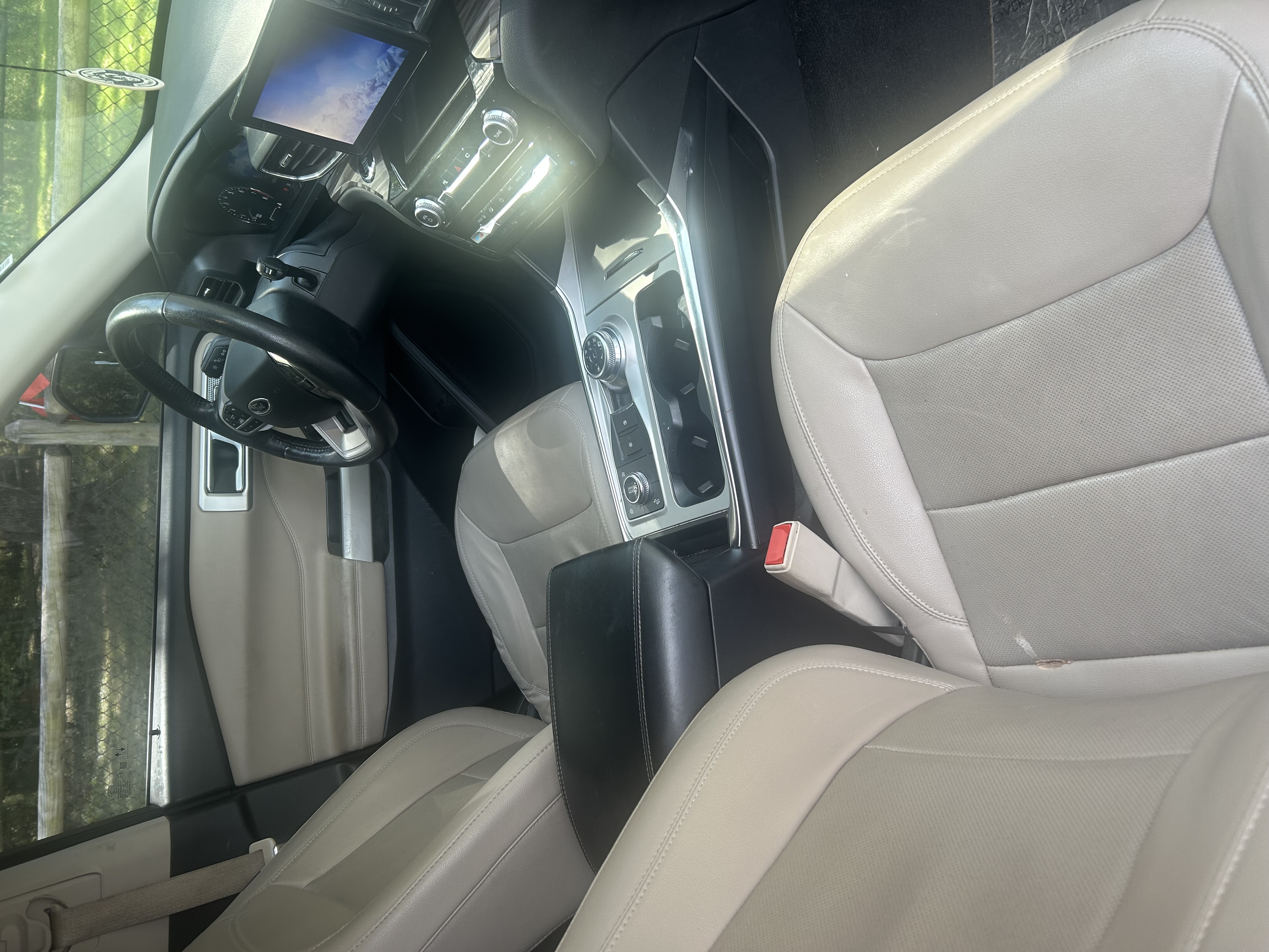 Used 2021 Ford Explorer Limited w/ Equipment Group 301A AWD/4WD image 21