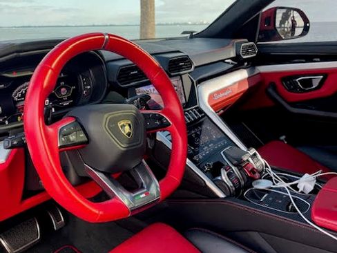 Used 2019 Lamborghini Urus image 13