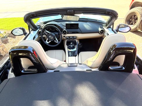 Used 2025 MAZDA MX-5 Miata Grand Touring w/ Appearance Package RWD image 25