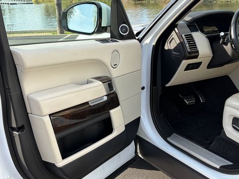 Used 2015 Land Rover Range Rover Supercharged image 12