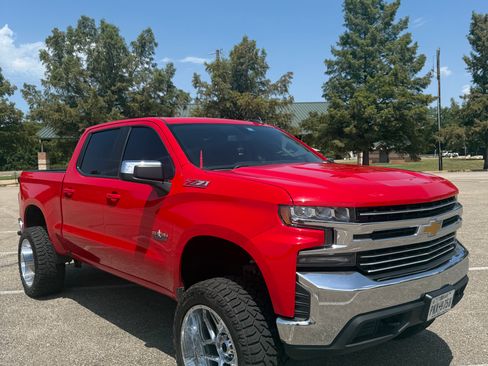 Used 2019 Chevrolet Silverado 1500 LT w/ Texas Edition AWD/4WD image 8