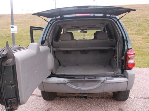 Used 2005 Jeep Liberty Sport image 4