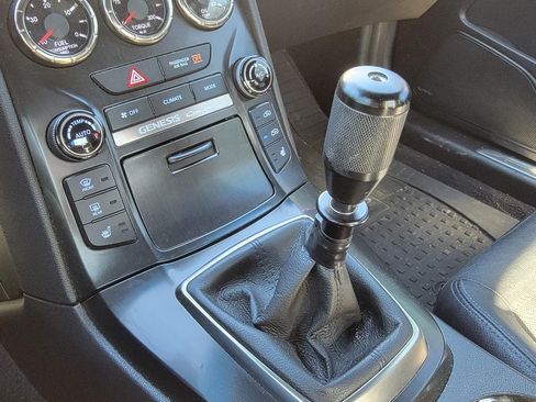 Used 2013 Hyundai Genesis 3.8 image 5