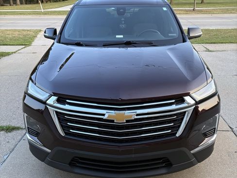 Used 2023 Chevrolet Traverse LT AWD/4WD image 1