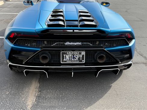 Used 2020 Lamborghini Huracan EVO image 12