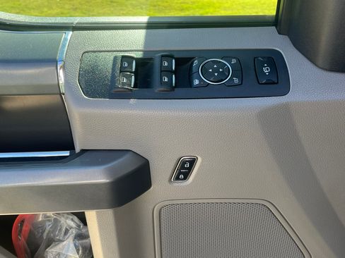 Used 2017 Ford F250 XLT w/ XLT Premium Package image 15