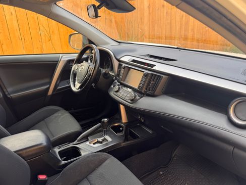 Used 2018 Toyota RAV4 XLE AWD/4WD image 14