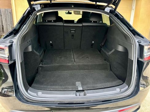 Used 2021 Tesla Model Y Long Range image 8