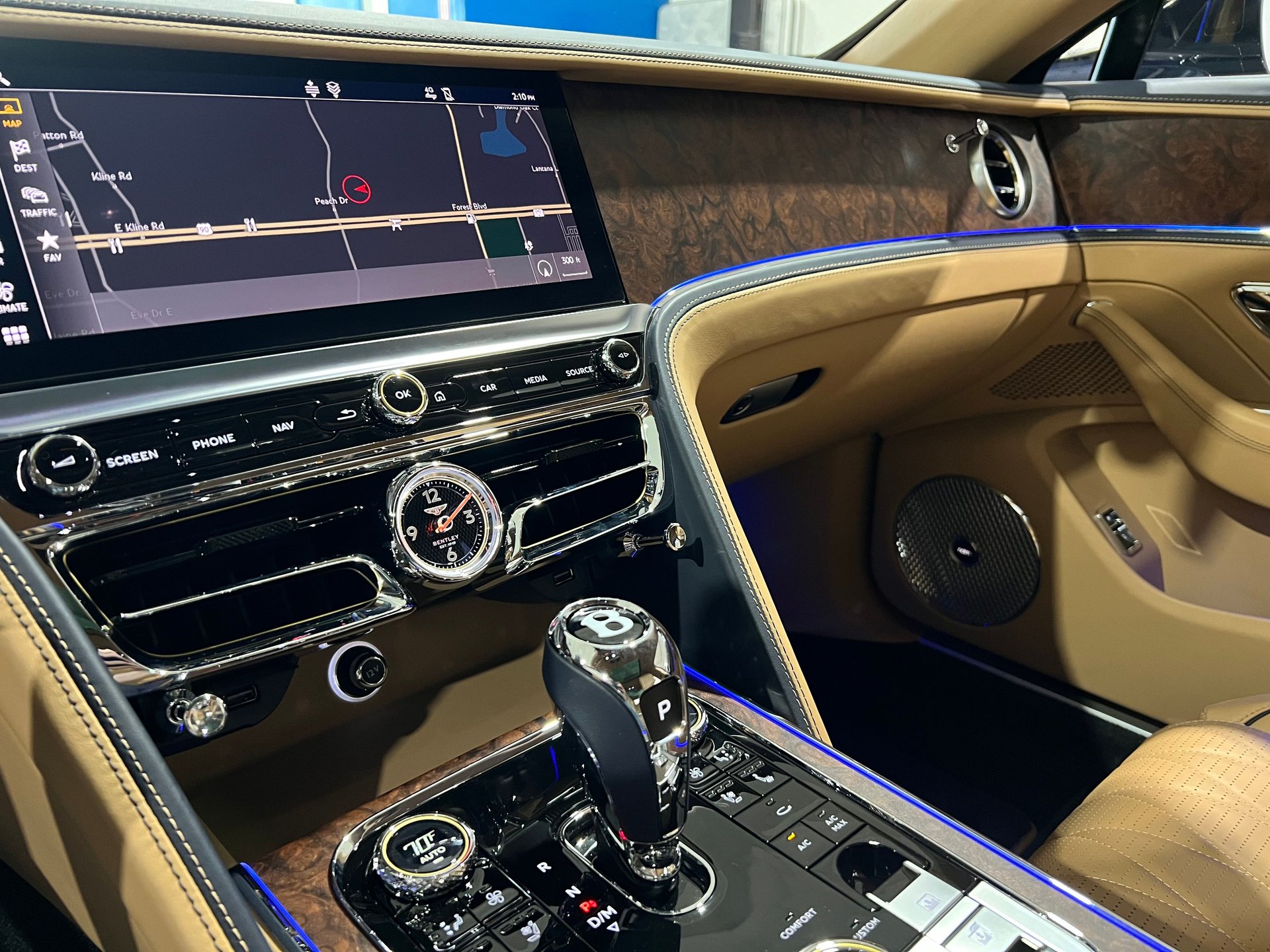 Used 2022 Bentley Flying Spur V8 AWD/4WD image 16