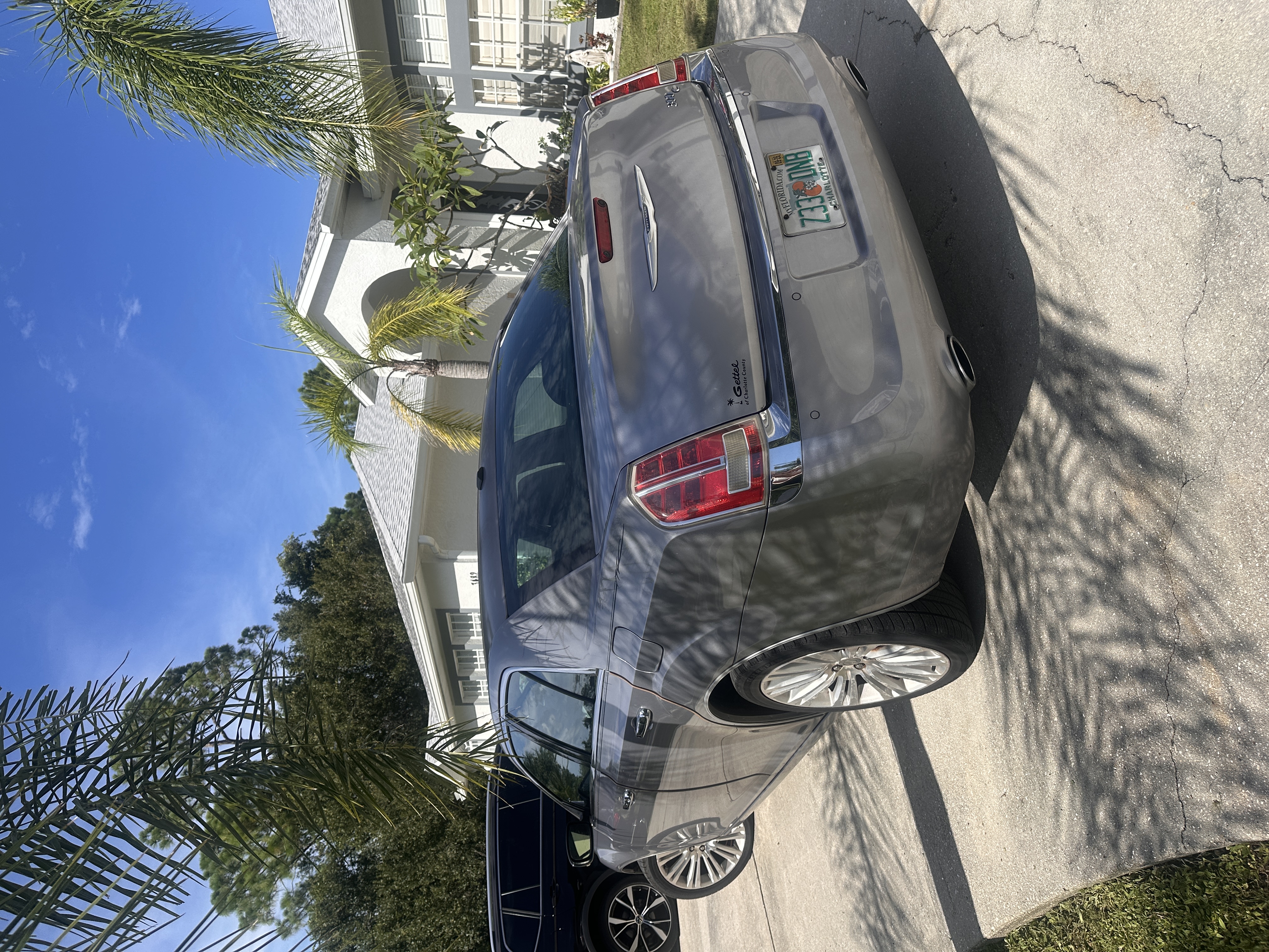Used 2014 Chrysler 300 C RWD image 4