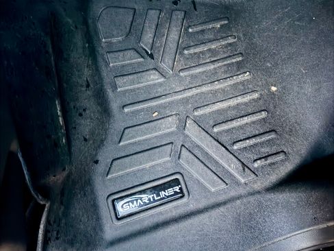 Used 2017 Chevrolet Suburban Premier image 14