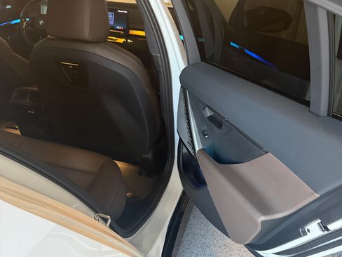 Used 2024 BMW i5 eDrive40i w/ M Sport Package image 11