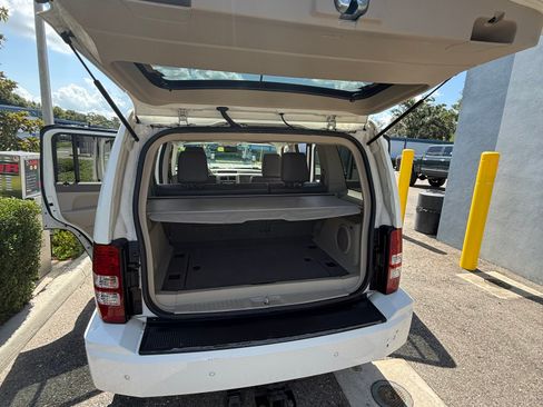 Used 2008 Jeep Liberty Limited w/ Premium Group II RWD image 10