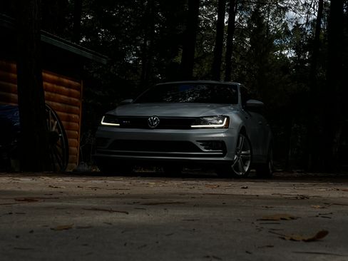 Used 2017 Volkswagen Jetta GLI FWD image 9