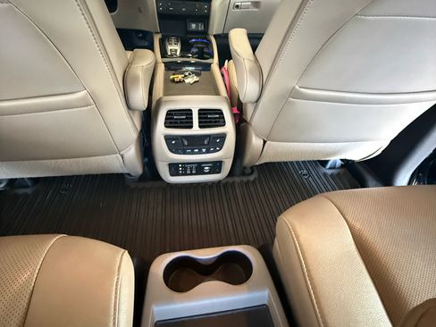 Used 2018 Honda Pilot Elite image 9