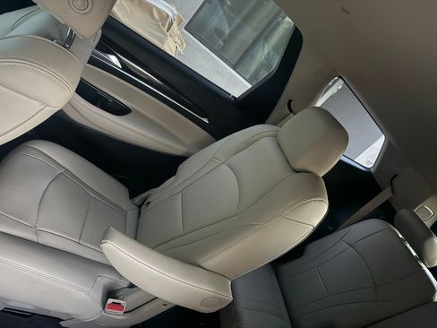 Used 2021 Buick Enclave Essence w/ Sport Touring Edition FWD image 19