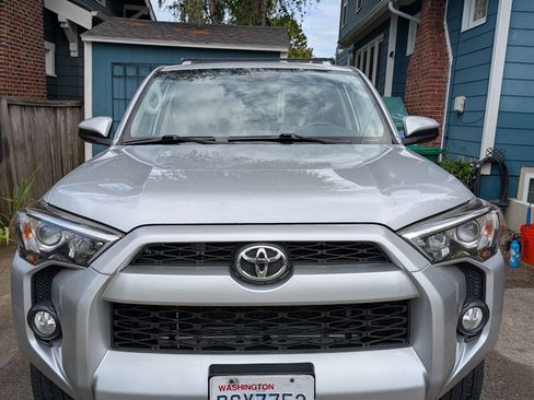 Used 2017 Toyota 4Runner SR5 AWD/4WD image 1