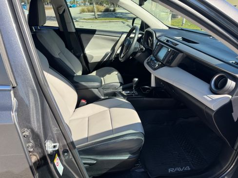 Used 2018 Toyota RAV4 Limited image 12