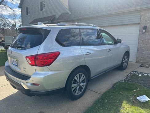 Used 2020 Nissan Pathfinder SL image 9