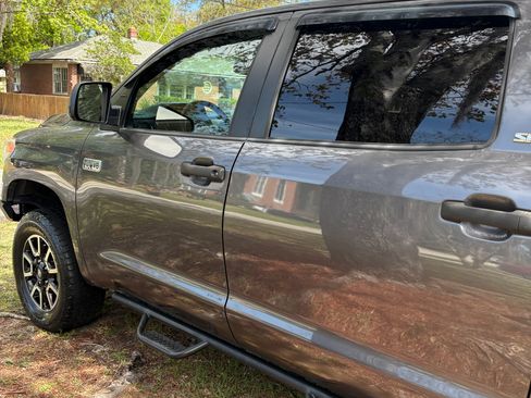 Used 2017 Toyota Tundra SR5 w/ TRD Off Road Package image 9