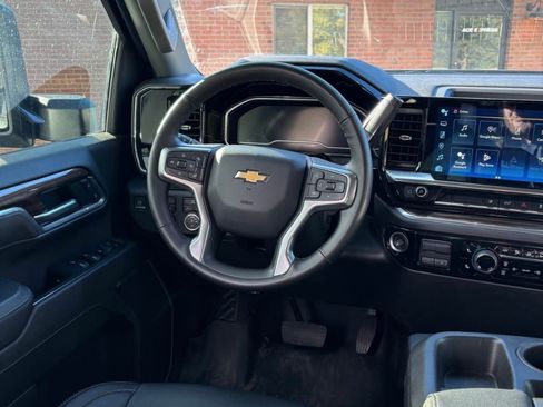 Used 2025 Chevrolet Silverado 2500 LT image 11