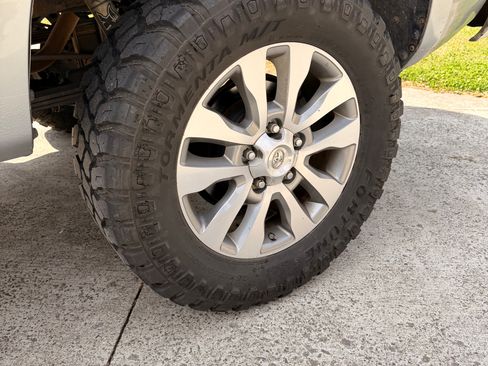 Used 2011 Toyota Tundra Limited w/ Platinum Pkg image 15