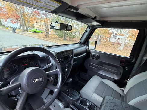 Used 2009 Jeep Wrangler X image 9