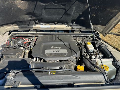 Used 2018 Jeep Wrangler Unlimited Sahara w/ Max Tow Package image 13