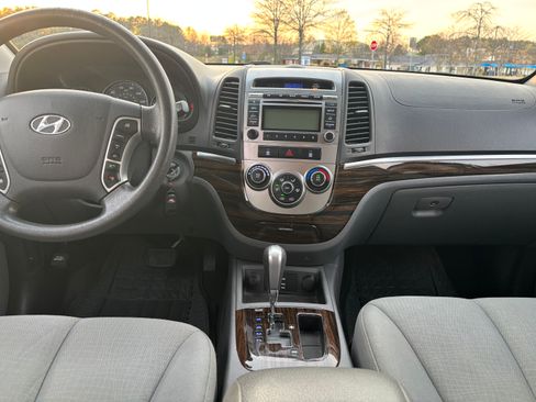 Used 2010 Hyundai Santa Fe GLS image 6