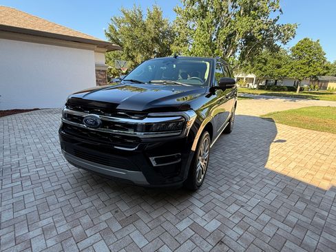 Used 2024 Ford Expedition Limited RWD image 4