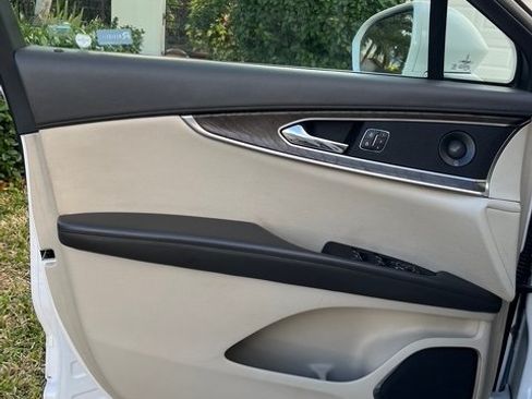 Used 2019 Lincoln Nautilus Reserve w/ Driver Assistance Package image 15