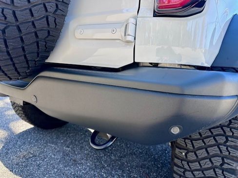 Used 2024 Ford Bronco Badlands image 11