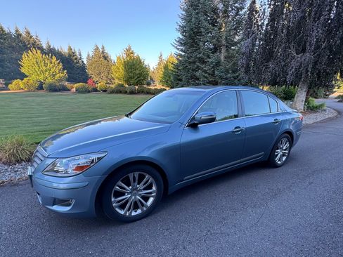 Used 2011 Hyundai Genesis 4.6 image 1