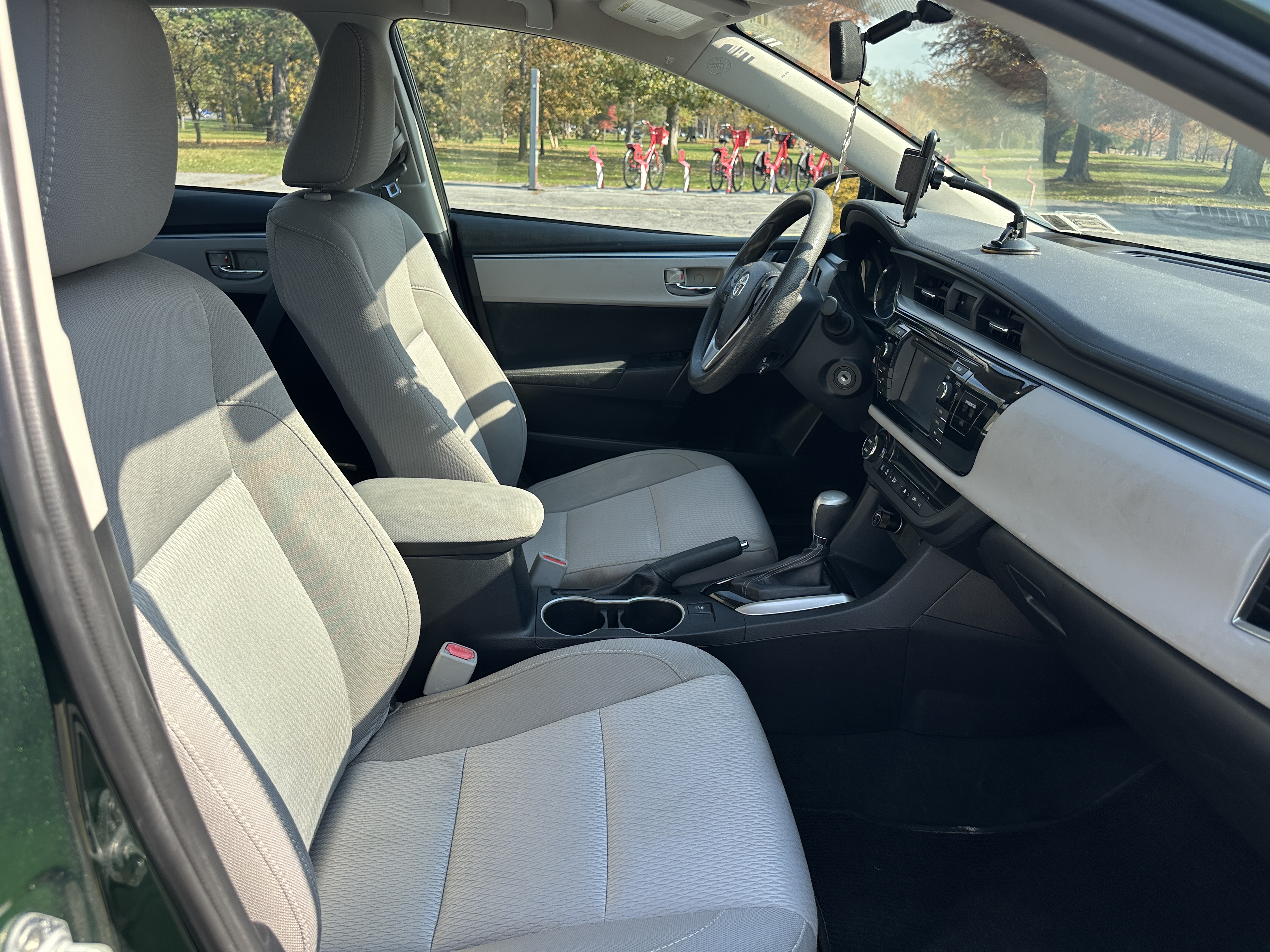 Used 2014 Toyota Corolla LE FWD image 19