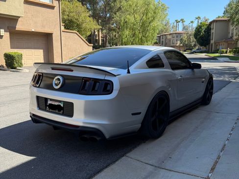 Used 2012 Ford Mustang GT RWD image 8